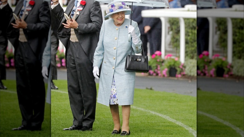 Drottning Elizabeth II fotograferad vid ett evenemang under Royal Ascot (2019)