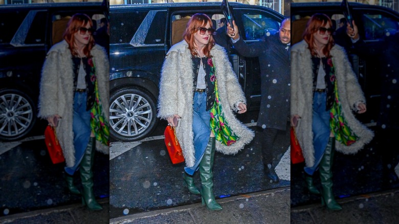 Molly Ringwald ses utanför 