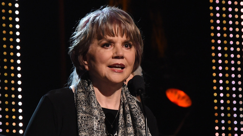 Linda Ronstadt håller tal