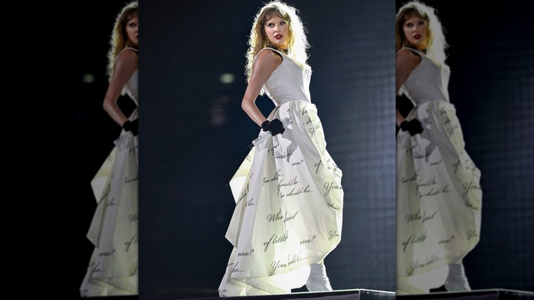 Taylor Swifts vita Eras Tour-klänning för The Tortured Poets Department