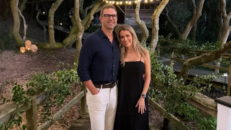 Travis Stork poserar med sin fru