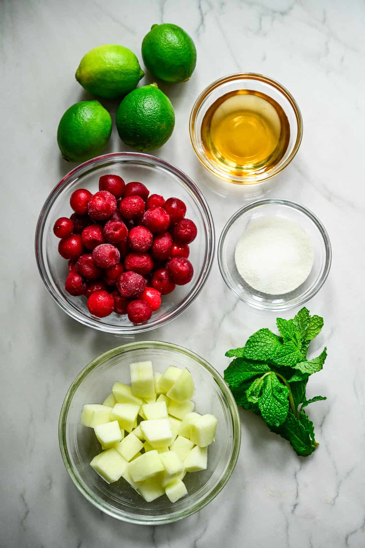 Ovanifrån av körsbärsgula ingredienser.