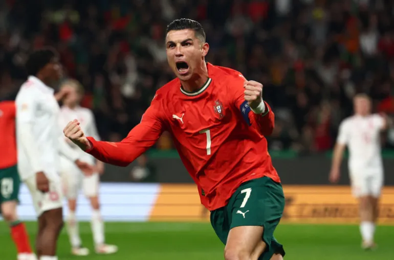 Ronaldo knyter näven när han firar