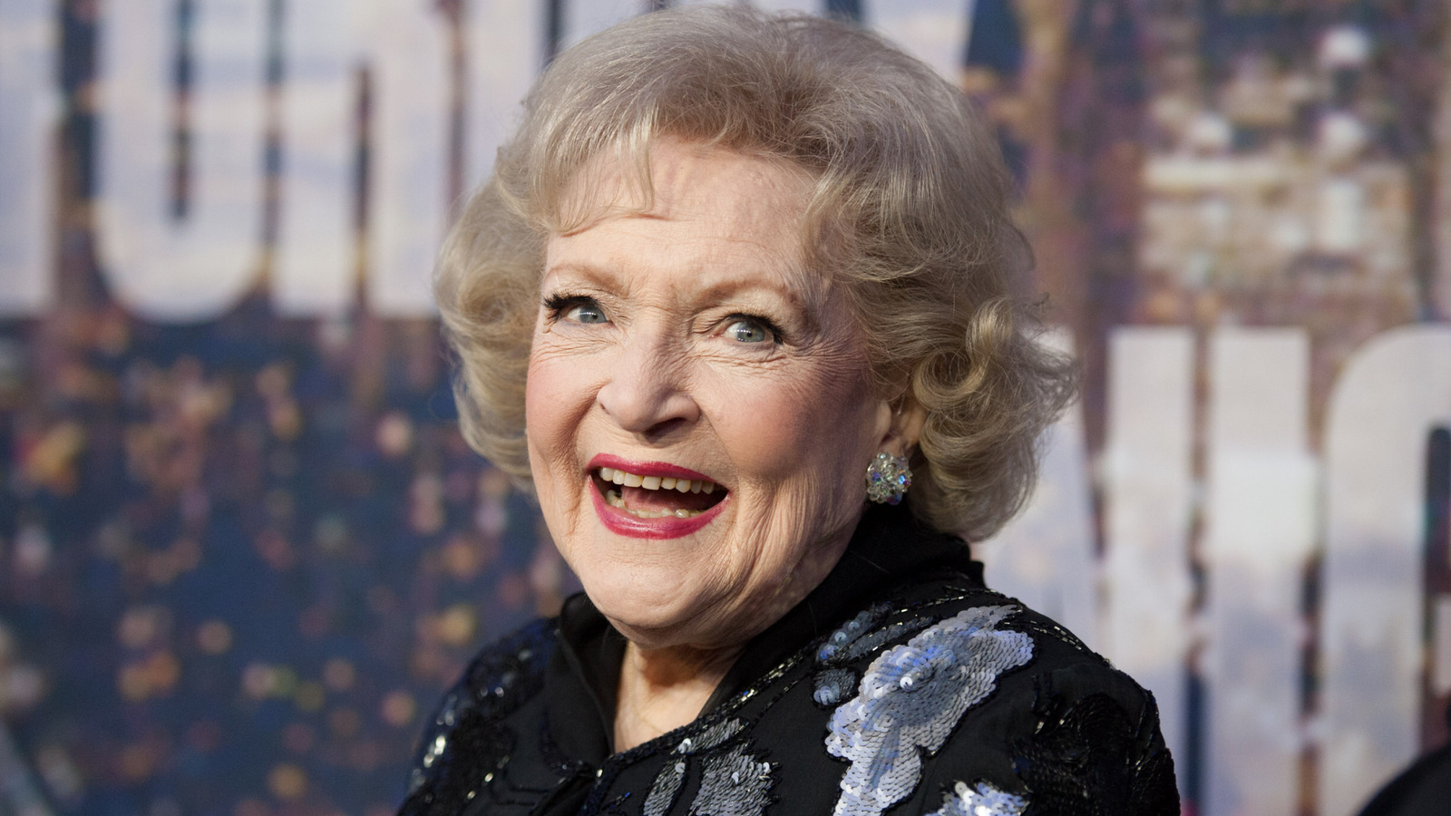 6 Throwback-bilder av Betty White innan hon fick sitt signaturgrå hår