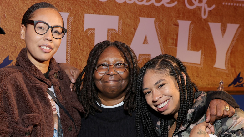 Whoopi Goldberg med sin dotter Alex och sitt barnbarn Amara