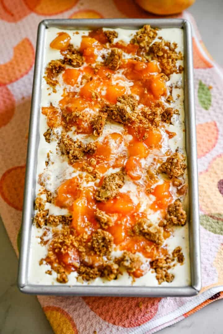 Ovanifrån av peach crisp glass.