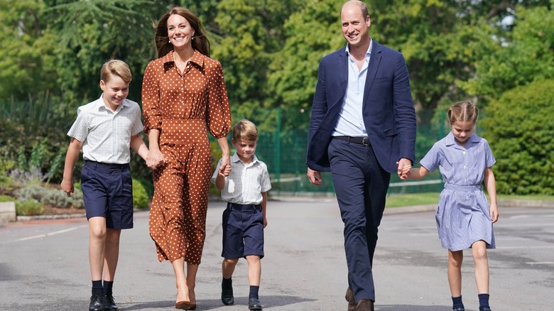 Kate Middleton och prins William går sina tre barn till skolan