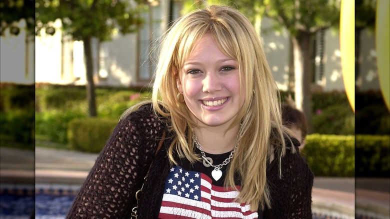 Hilary Duff poserar 2001