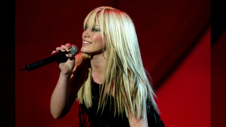 Hilary Duff på scen 2003