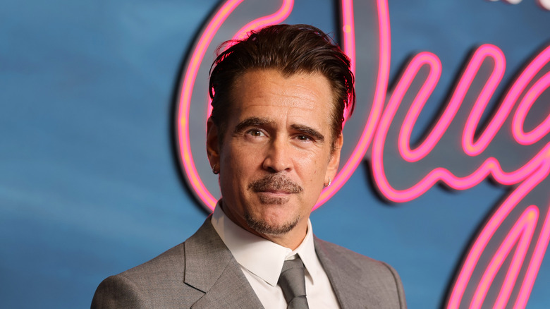 Collin Farrell poserar