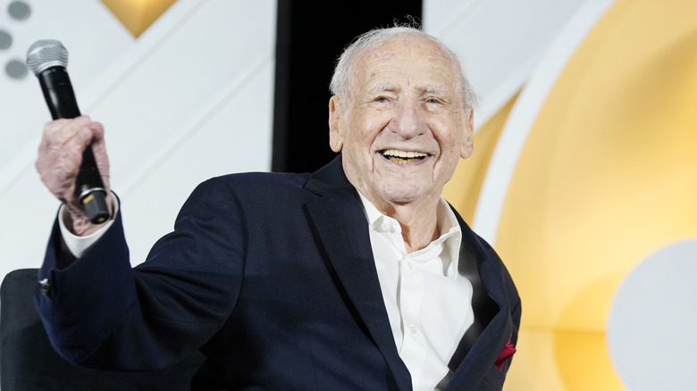 Mel Brooks ler