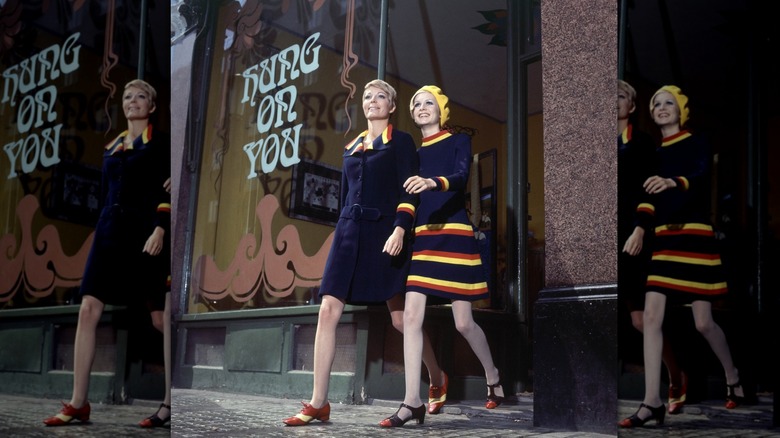 Sara Crichton-Stuart och Twiggy modellerar i London 1966