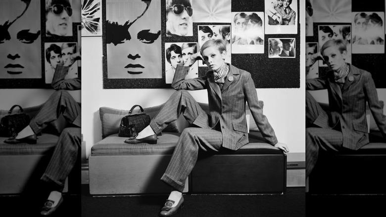 Twiggy poserar i kostym i London, maj 1967