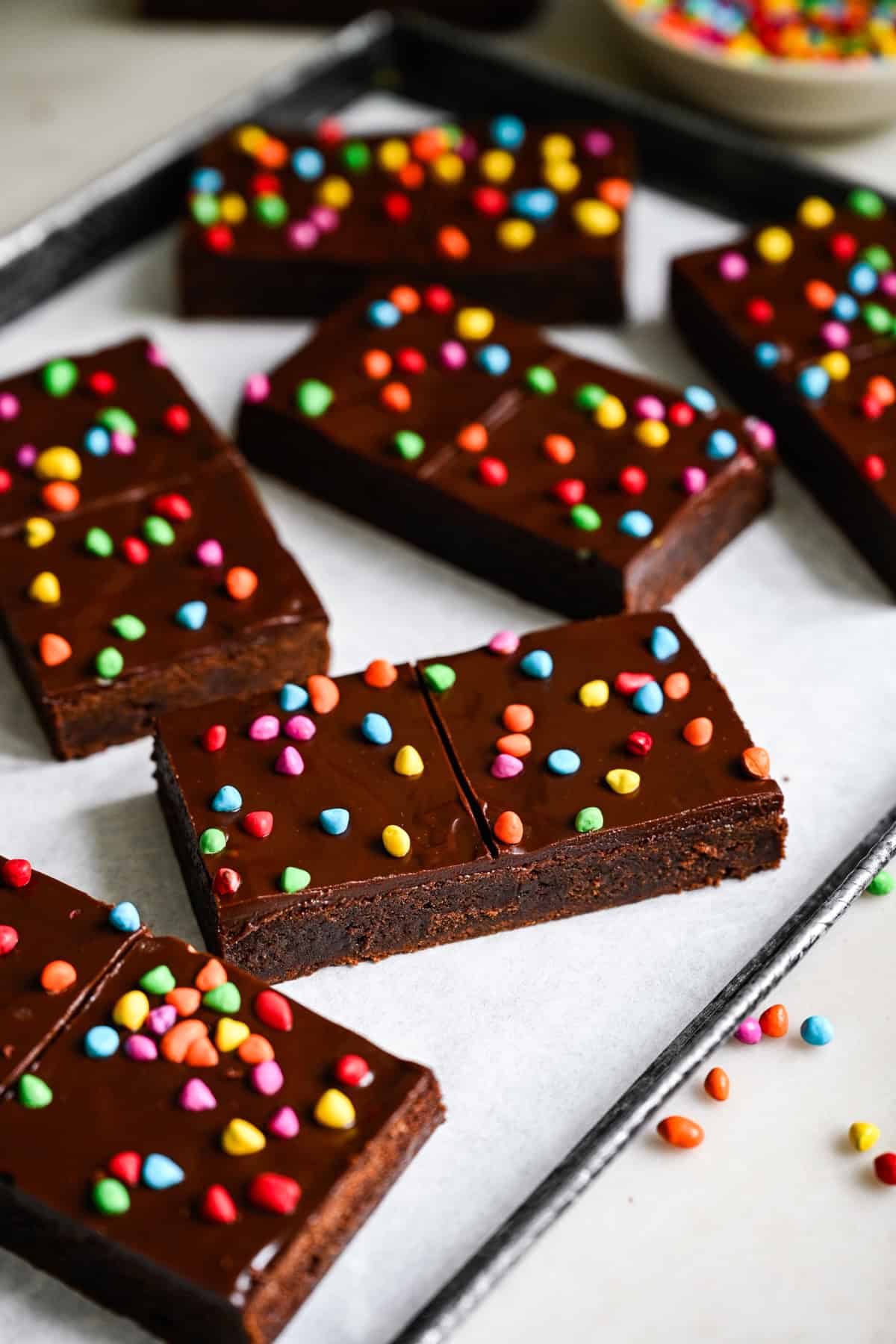Ovanifrån av hemlagad kosmisk brownie.