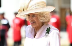 7 gånger har drottning Camilla hedrat drottning Elizabeth genom mode