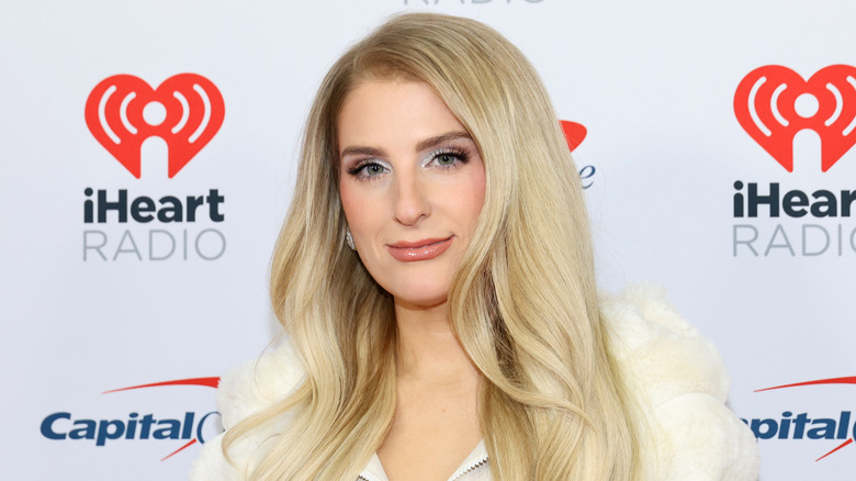 Meghan Trainor poserar