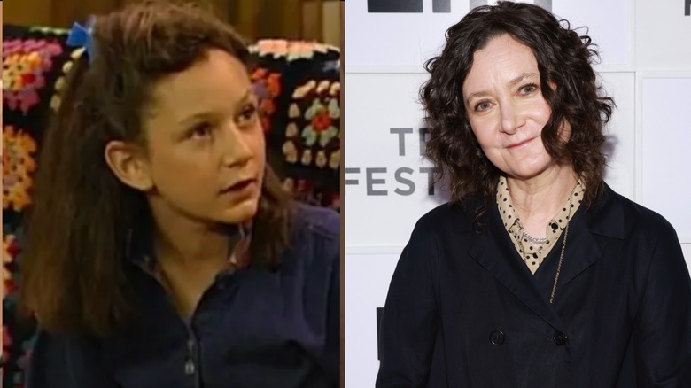 Foton sida vid sida av Sara Gilbert som barnskådespelare på Roseanne (vänster) jämfört med ett skott från röda mattan från 2026 (höger).