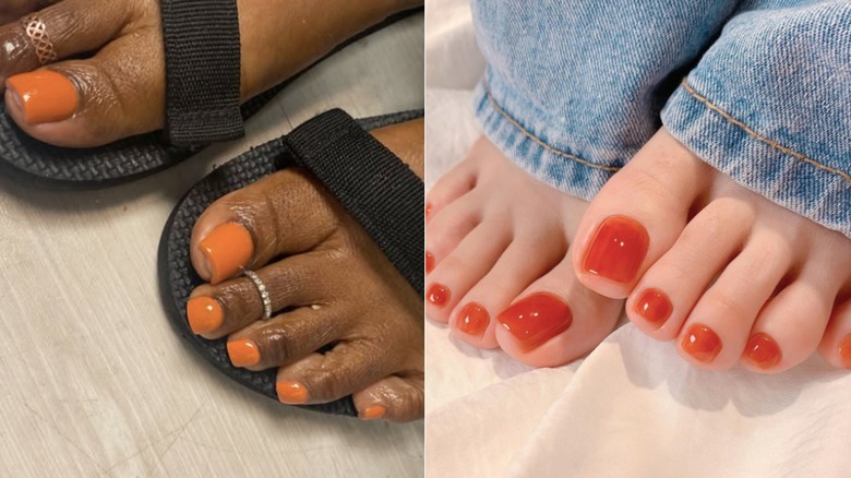 Person som bär svarta sandaler med bränt-orange tånagellack till vänster och en person som bär jeans med bärnstensfärgat tånagellack till höger.