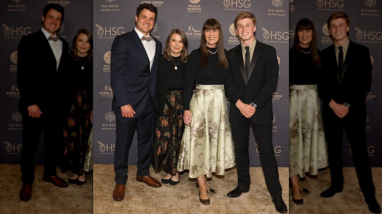Terri Irwin på 2023 Steve Irwin Gala med sina barn