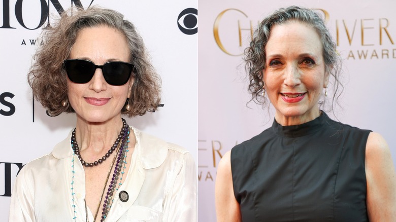 Foton på Bebe Neuwirth på röda mattan 2024 iförd en vit blus med roliga halsband och svarta solglasögon till vänster och 2026 i en svart topp med uppsatt hår.