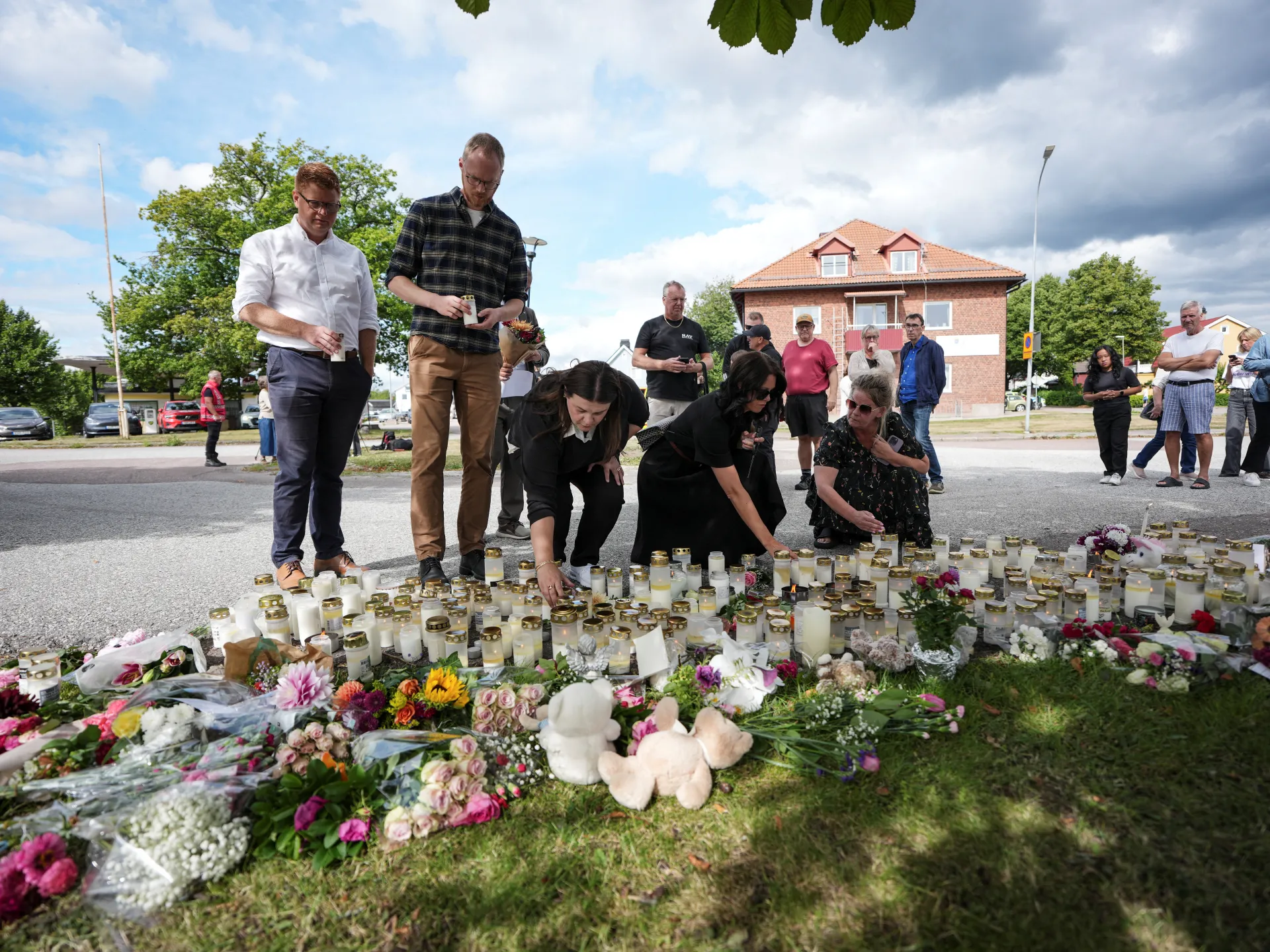Svensk polis identifierar 17-årig flicka som offer i skolsvärdsattack