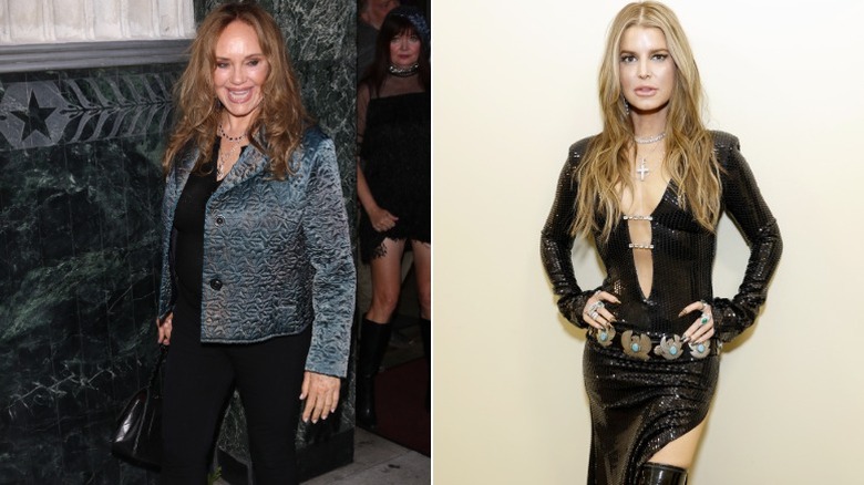 Catherine Bach ler vid ett evenemang klädd i en detaljerad jacka med svarta byxor till vänster och Jessica Simpson i en glittrande svart klänning vid ett evenemang till höger.