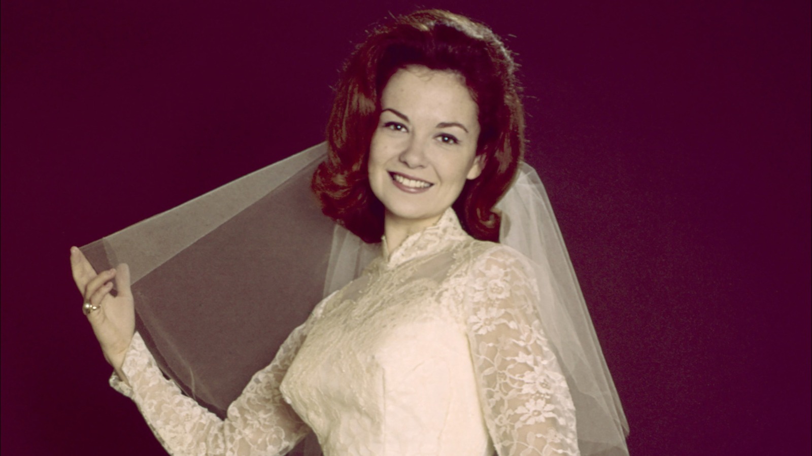 7 Throwback-bilder av Shelley Fabares som fångade 60-talet perfekt