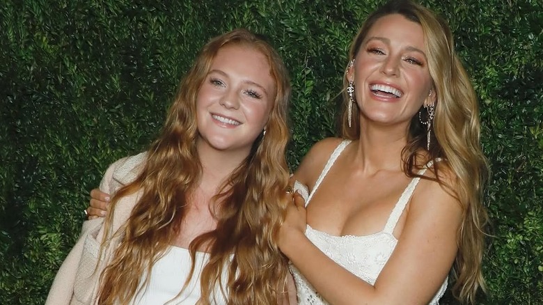 Kate Johnson och hennes moster Blake Lively 2025.