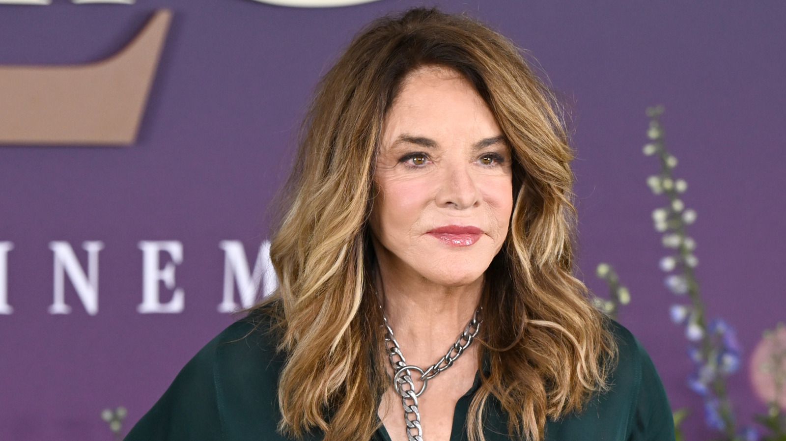 Stockard Channing, 82, bedövar i sällsynt offentligt utseende och ger oss stora hårinsatser