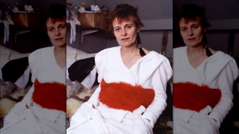 Vivienne Westwood i sin studio i London 1982.