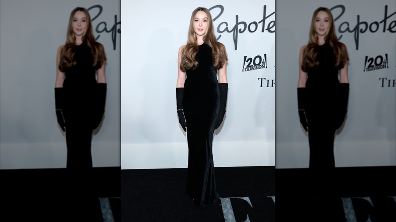 Ella Beatty går på FX's "Fejd: Capote VS. Svanarna" New York-premiär på Museum of Modern Art den 23 januari 2024