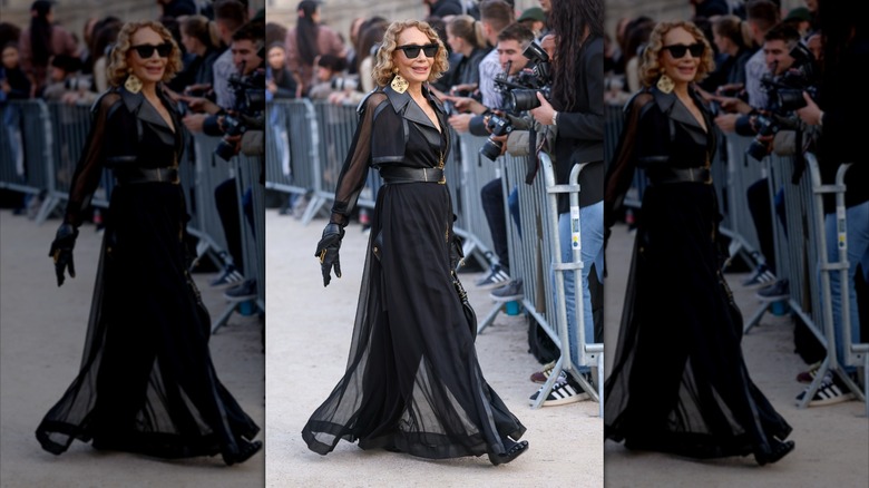 Marisa Berenson deltar i Schiaparelli Womenswear höst/vinter 2026-2027 som en del av Paris Fashion Week den 5 mars 2026 i Paris, Frankrike.