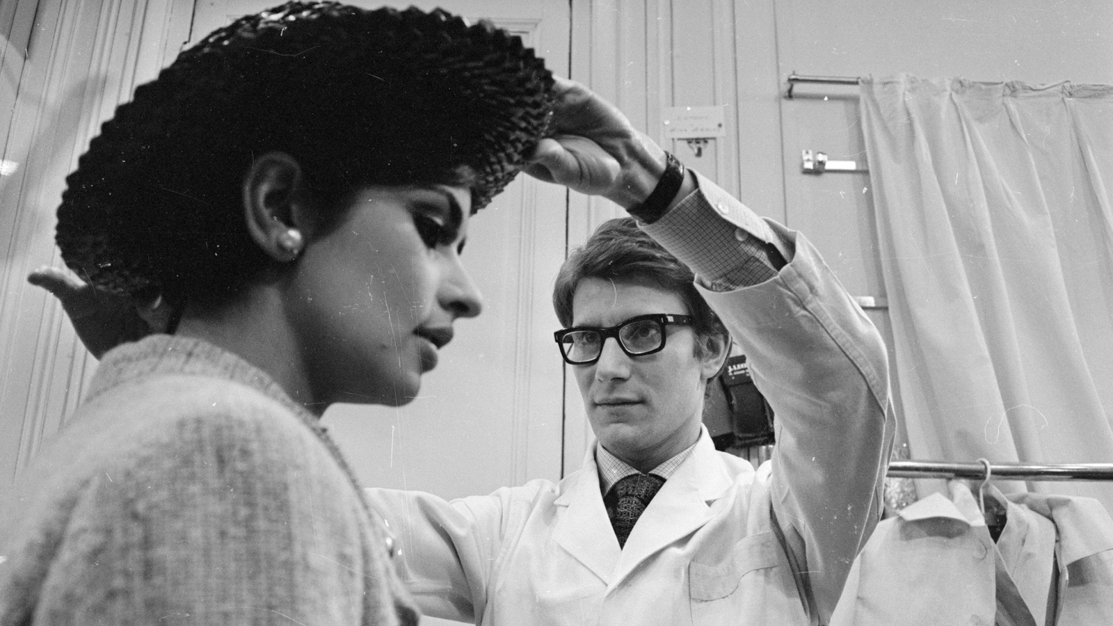 Dagens citat av Yves Saint Laurent: "Jag har lärt mig att det som är viktigt i en klänning är..."
