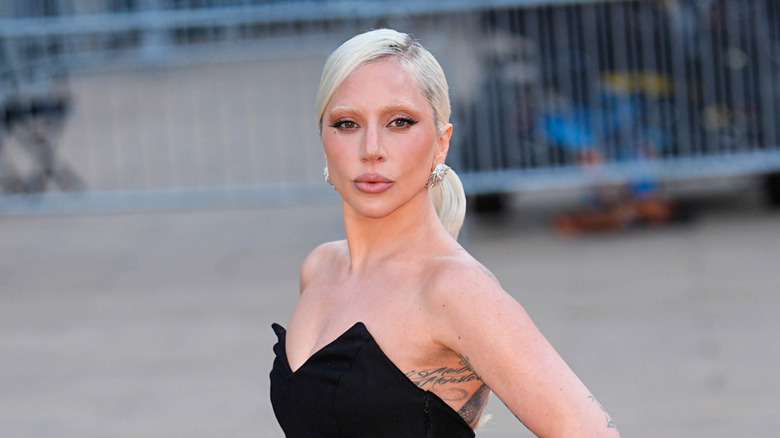 Lady Gaga anländer till premiären av 