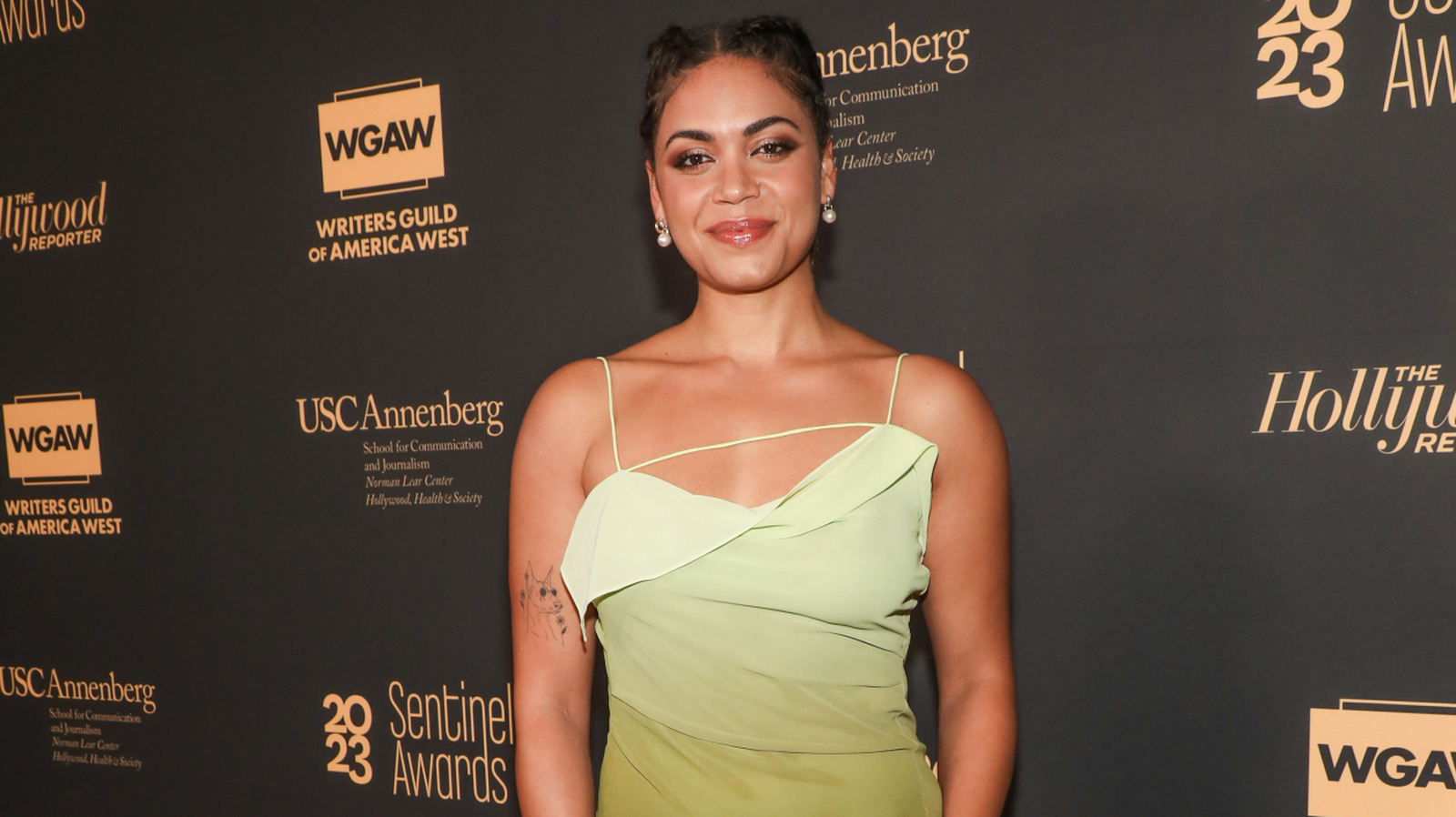 Netflix Little House On The Prairie Reboot Star Barrett Doss har fantastisk off-screen stil