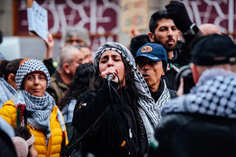 En pro-Palestina protest i Sverige, Stockholm 27 april 2024. Tusentals människor marscherade över Sveriges huvudstad i solidaritet med palestinier i Gaza (Nils Adler/Al Jazeera)
