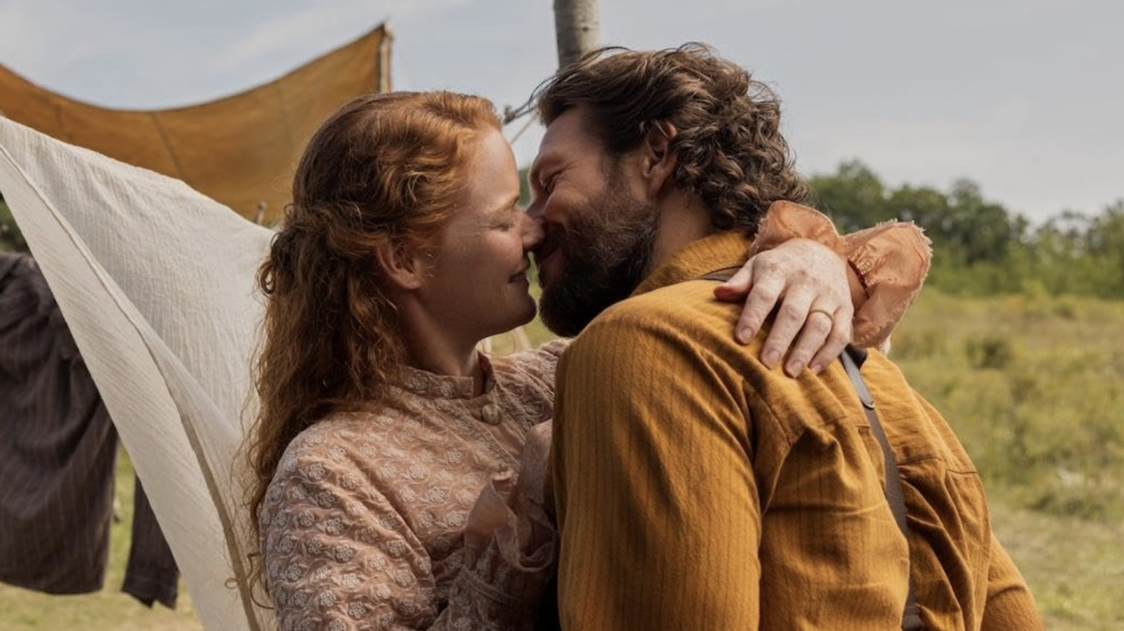 Hemligheten bakom Crosby Fitzgerald och Luke Braceys kemi i Netflix Little House On The Prairie