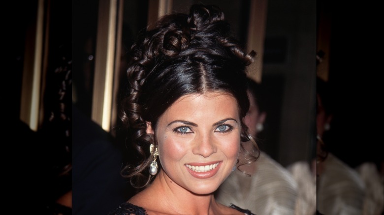Yasmine Bleeth vid den 14:e årliga utmärkelsen Council of Fashion Designers of America i New York i januari 1995