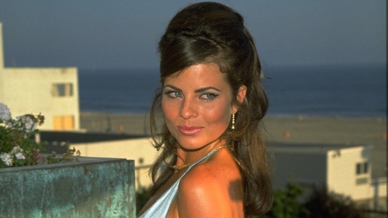Yasmine Bleeth deltar i en 