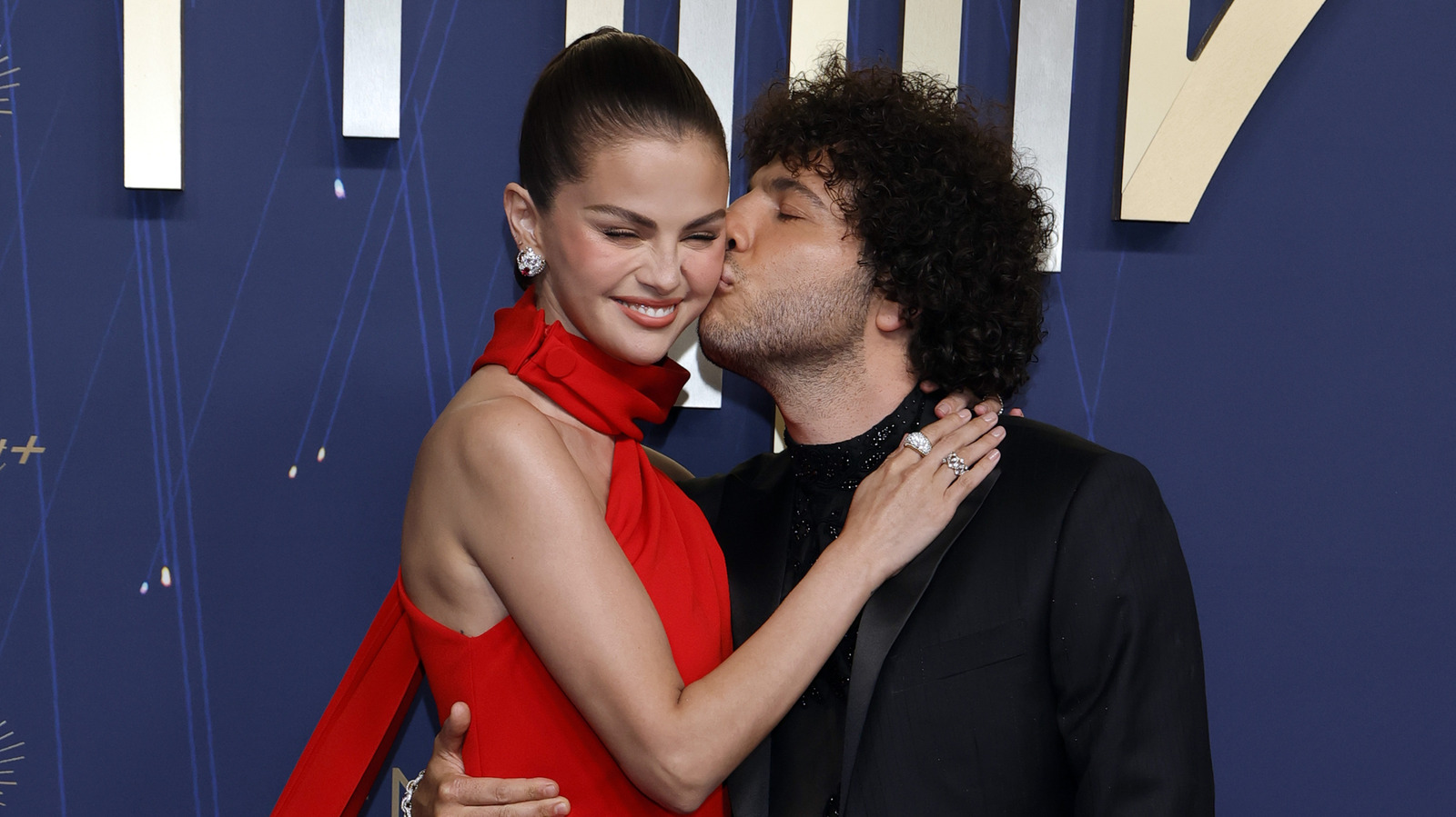 "I Need Him, And I Love Him": Selena Gomez romans med Benny Blanco gör henne bättre