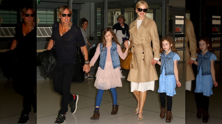 Nicole Kidman med döttrarna Sunday Rose och Faith Margaret Kidman-Urban i mars 2017