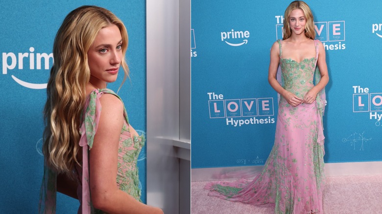 Lili Reinhart poserar på en röd matta iförd en rosa och grön klänning