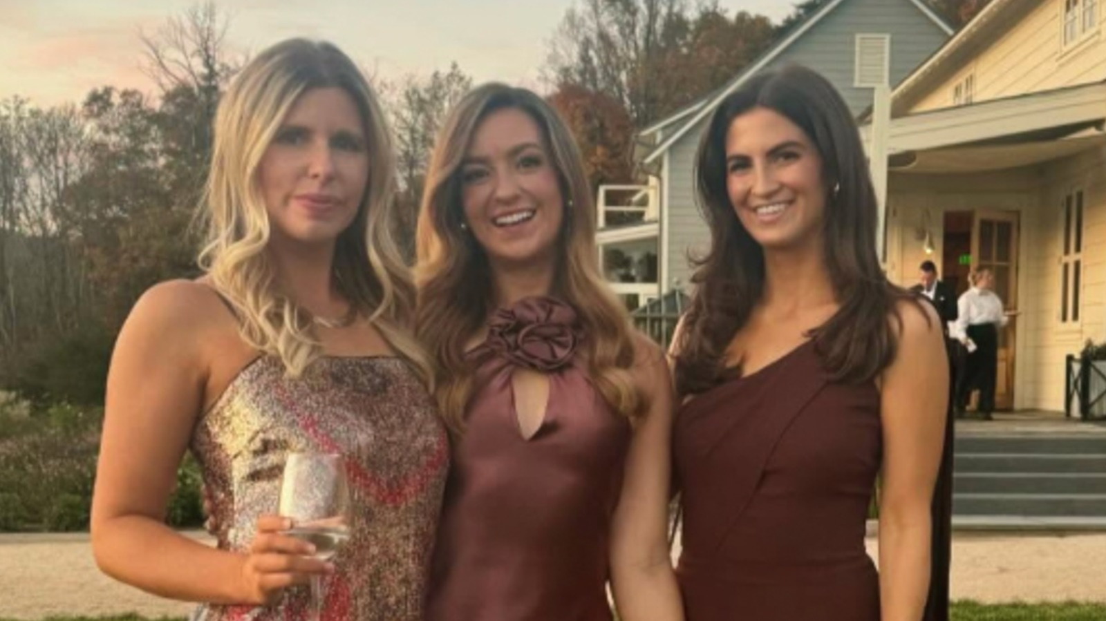 Kaitlan Collins har bemästrat bröllopsgästklädsel och dessa utseenden är bevis