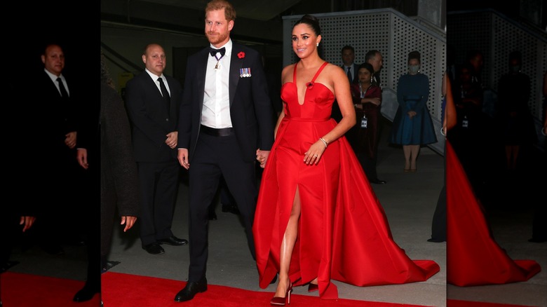 Prins Harry och Meghan Markle deltar i 2021 års Salute to Freedom Gala i New York City i november 2021