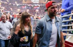 Taylor Swifts hängivna gest till Travis Kelce bevisar att handlingar räknas i kärlek, inte i ord