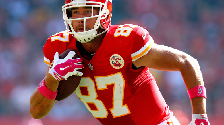 Travis Kelce spelar i oktober 2014