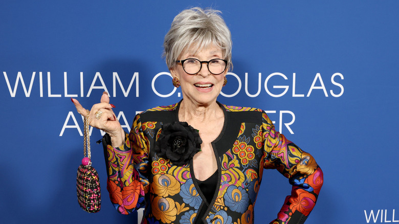 Rita Moreno ler