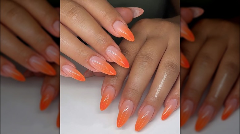 Lång rundad manikyr med orange ombre franska spetsar