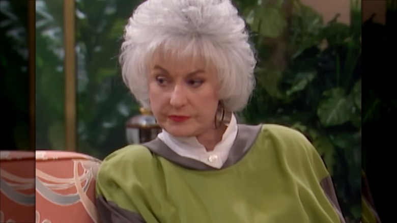 Bea Arthur klädd i en limegrön tröja