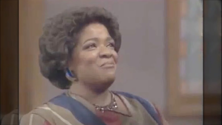 Nell Carter bär en randig blus